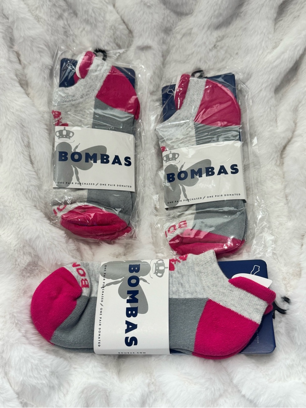 Bombas Men’s No-Show Athletic Socks in Gray & Pink
